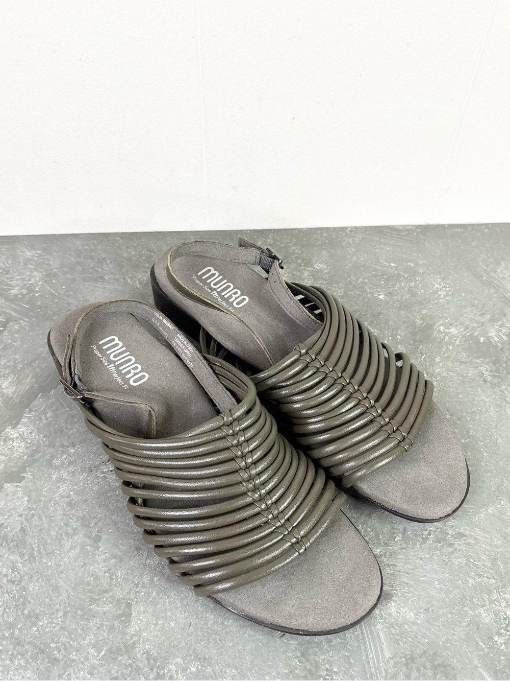Munro Celia slingback sandals military green color tubular strap size 8